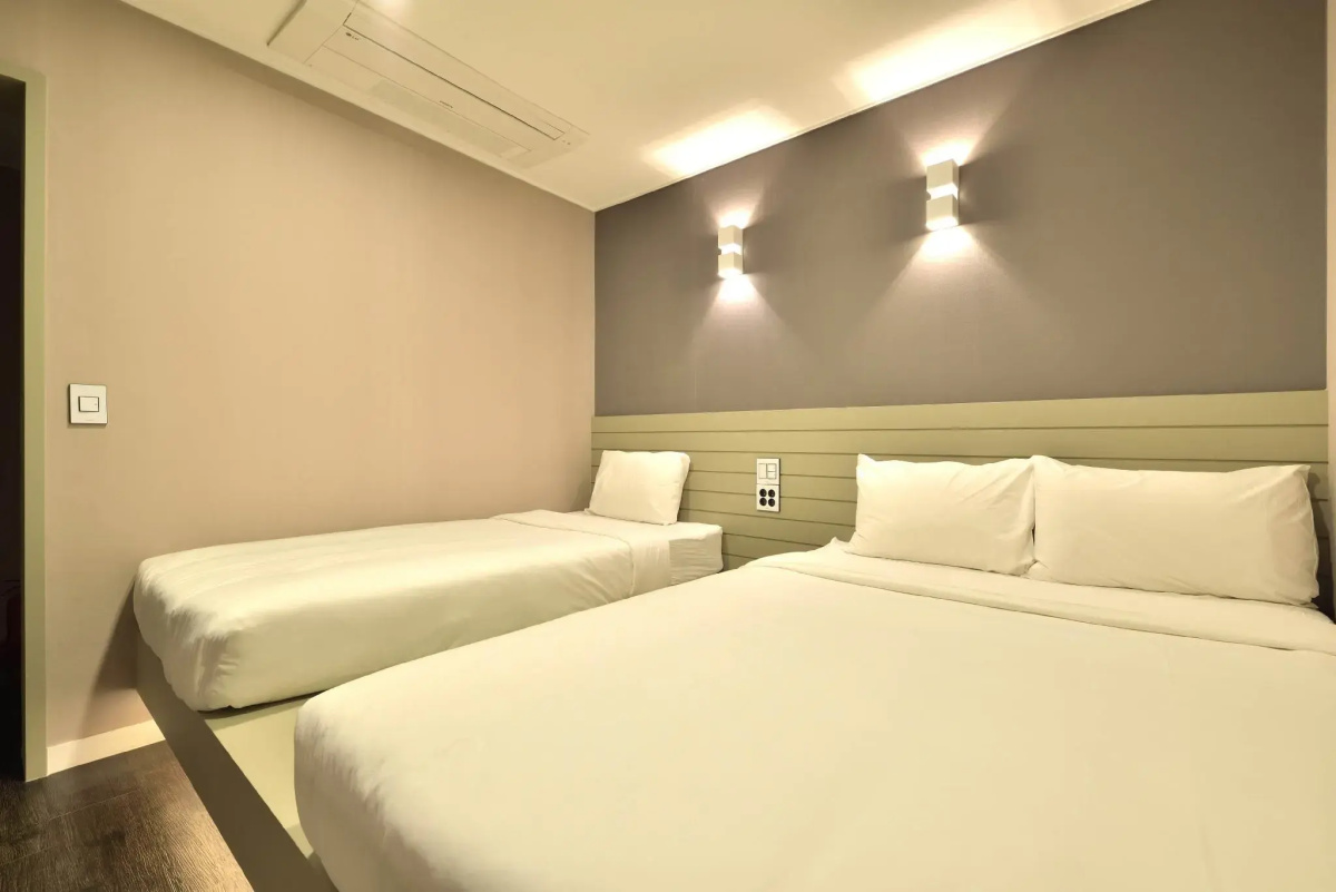 WITH U Hotel & Guesthouse