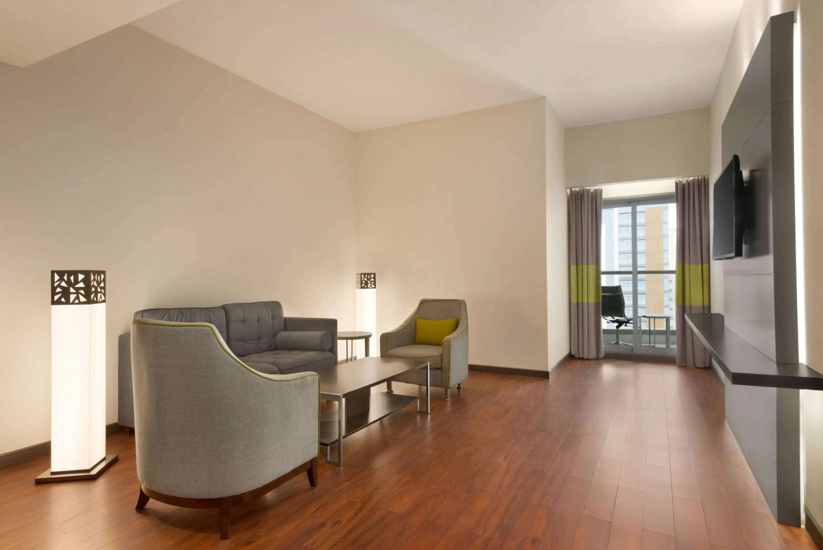 Howard Johnson Plaza By Wyndham Dubai Deira