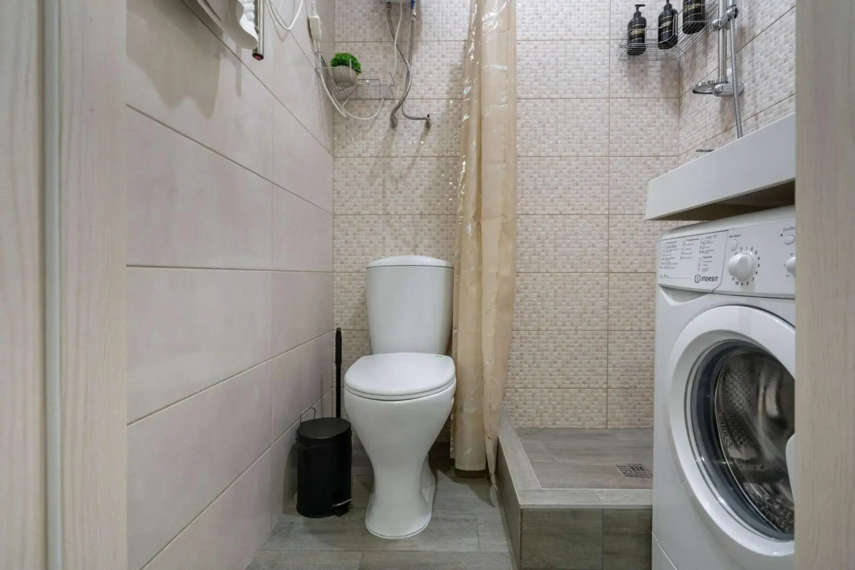 Метры в центре на Греческом проспекте 17