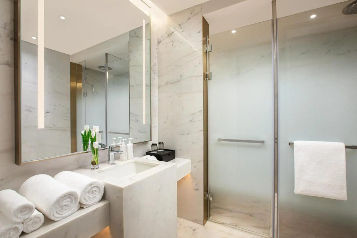 HUALUXE Shanghai Changfeng Park by IHG