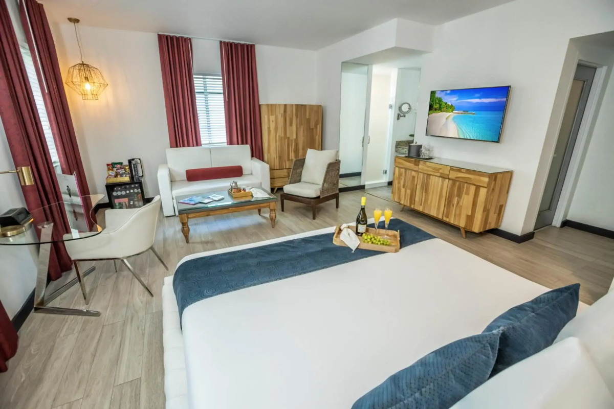 Catalina Hotel & Beach Club