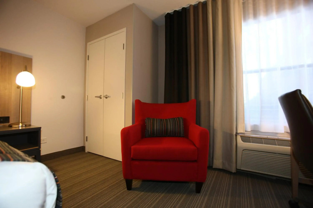 GreenTree Inn & Suites Phoenix Sky Harbor