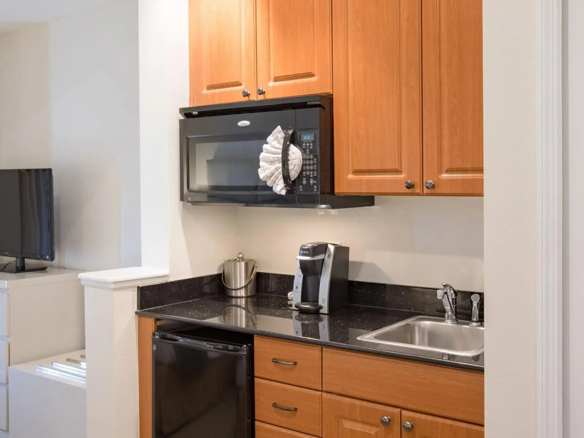 The Point Hotel & Suites