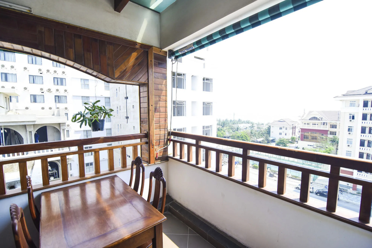 San San Hotel