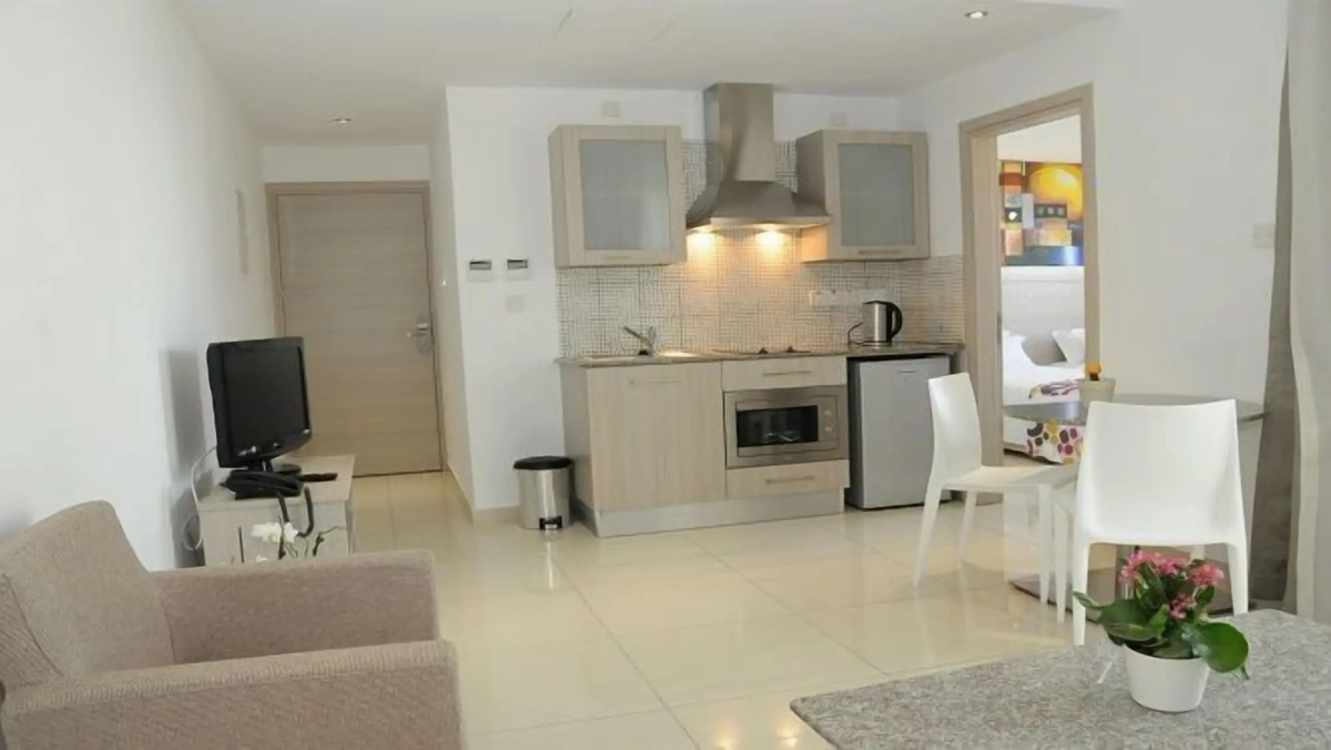 Frixos Suites Hotel Apartments