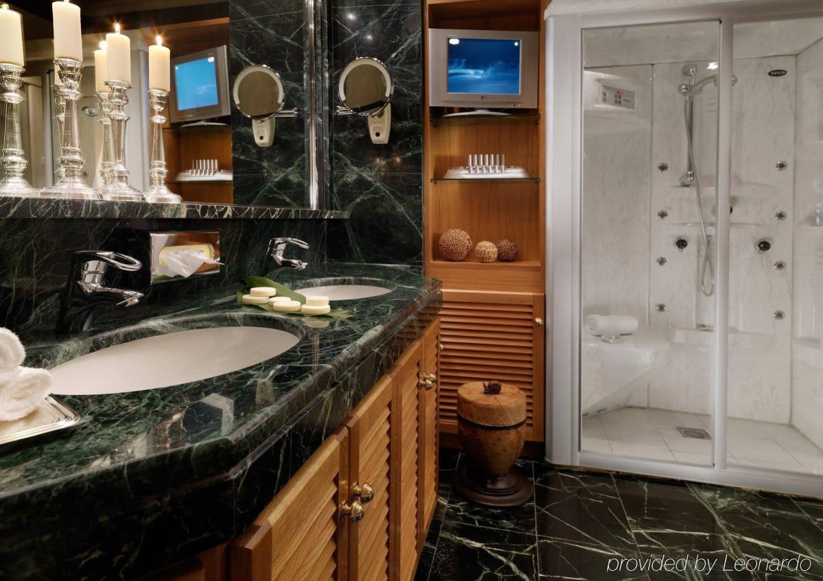 Отель Divani Caravel