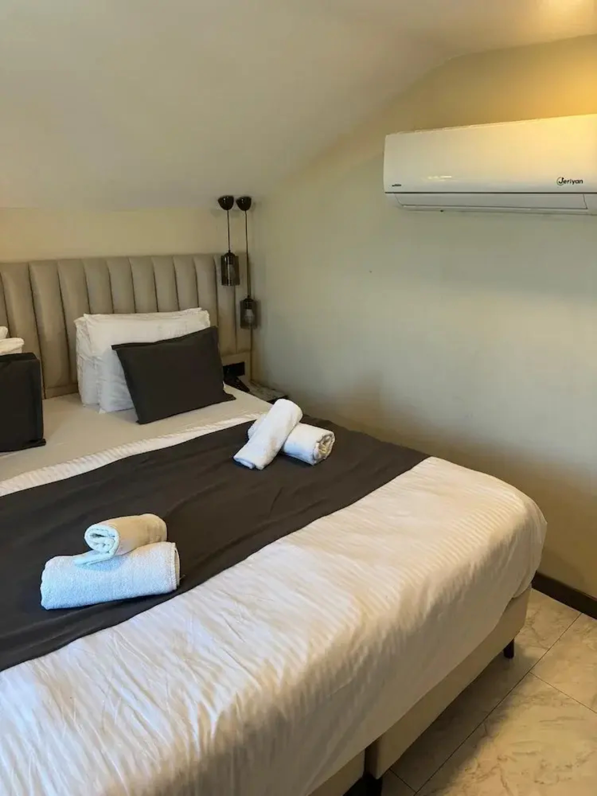 D Twins Airport Hotel