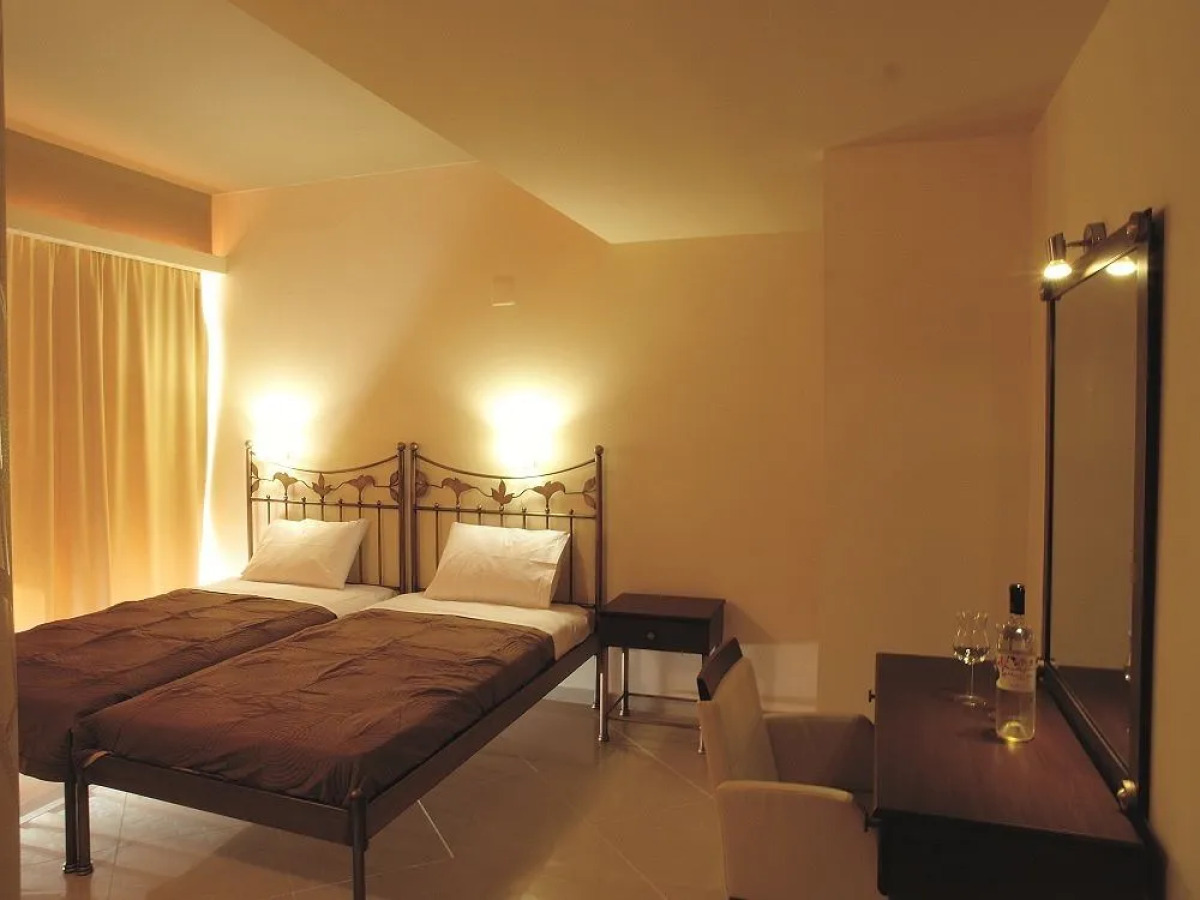 Niriides Beach Hotel