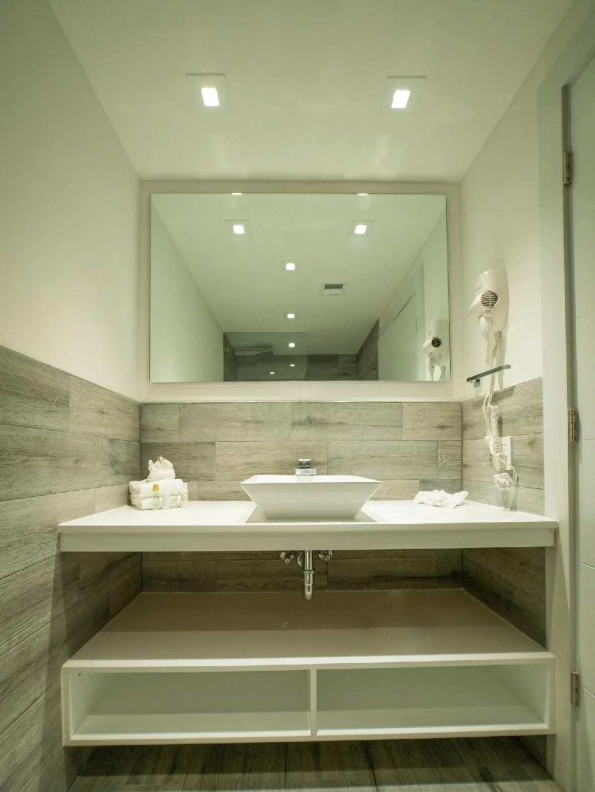 Fortune House Hotel Suites