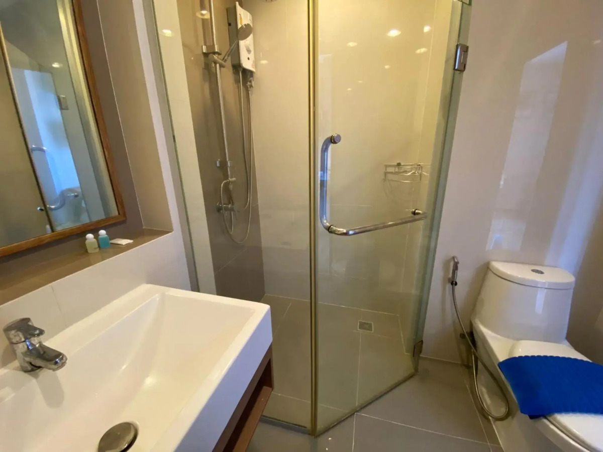 Simply Comfy Apartment by Patsamon