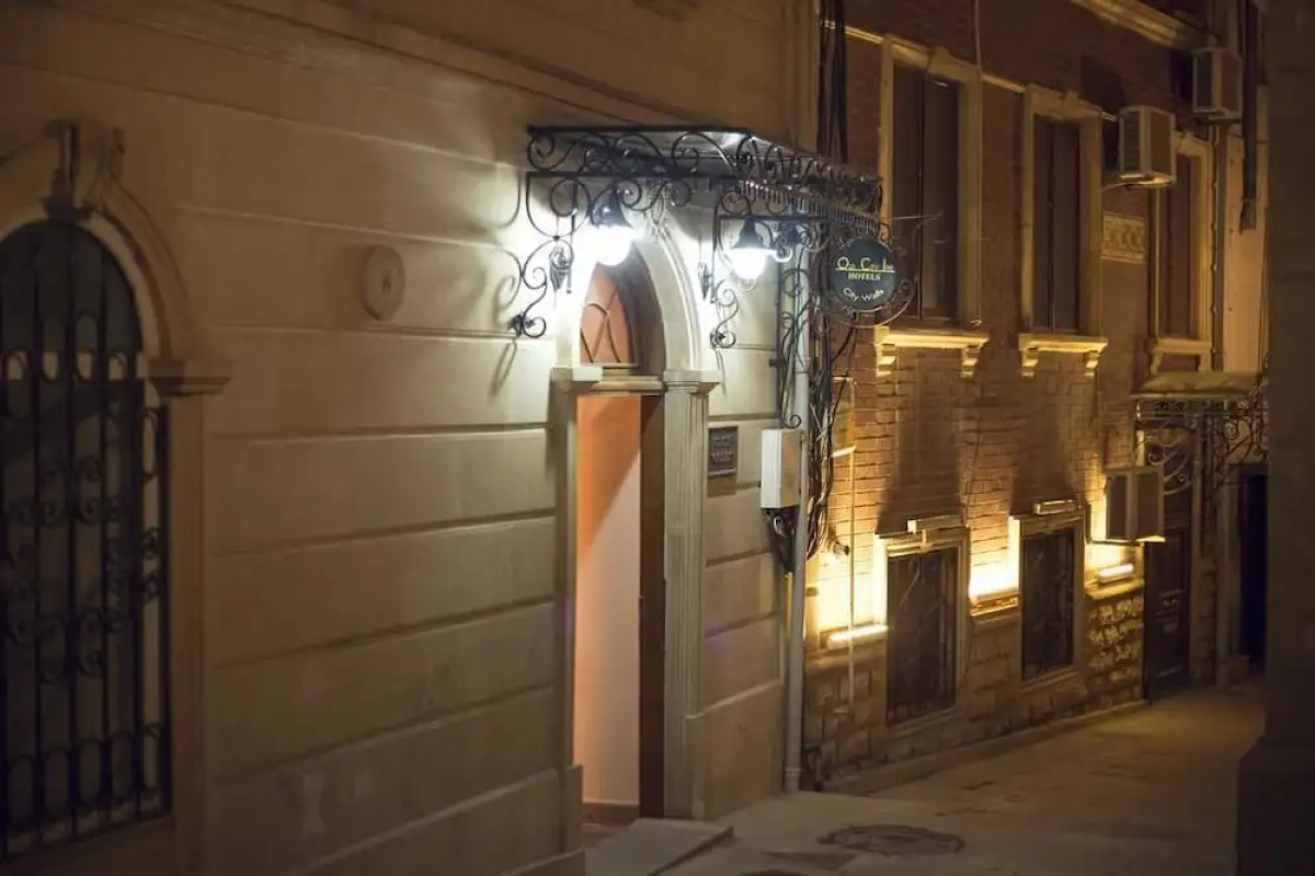 Отель City Walls