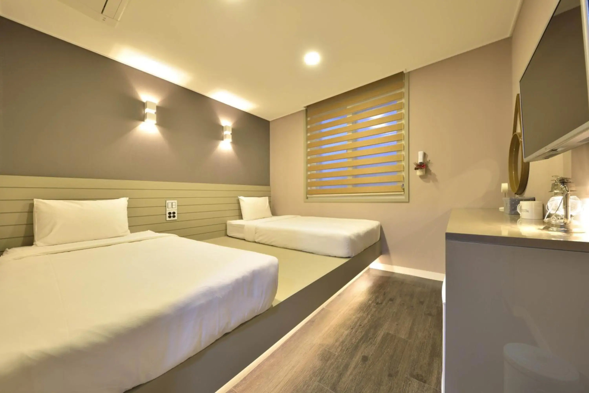 WITH U Hotel & Guesthouse