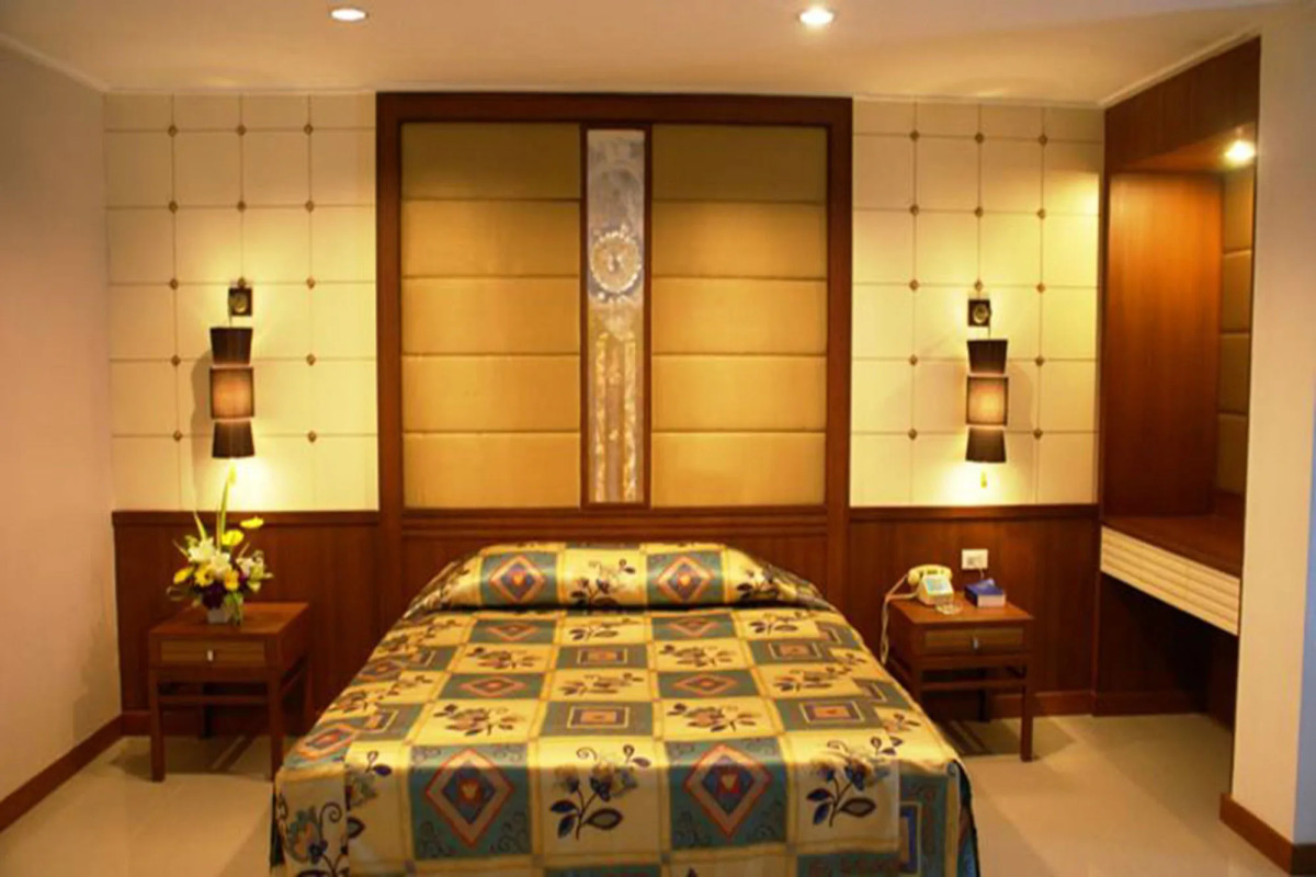 Royal Twins Palace Hotel