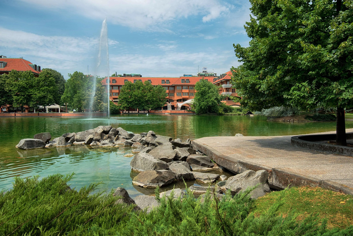 Отель NH Milano 2