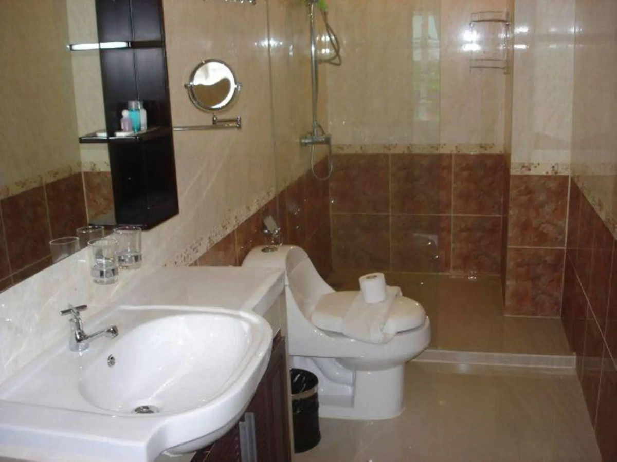 Royal Q&D Suites Hotel