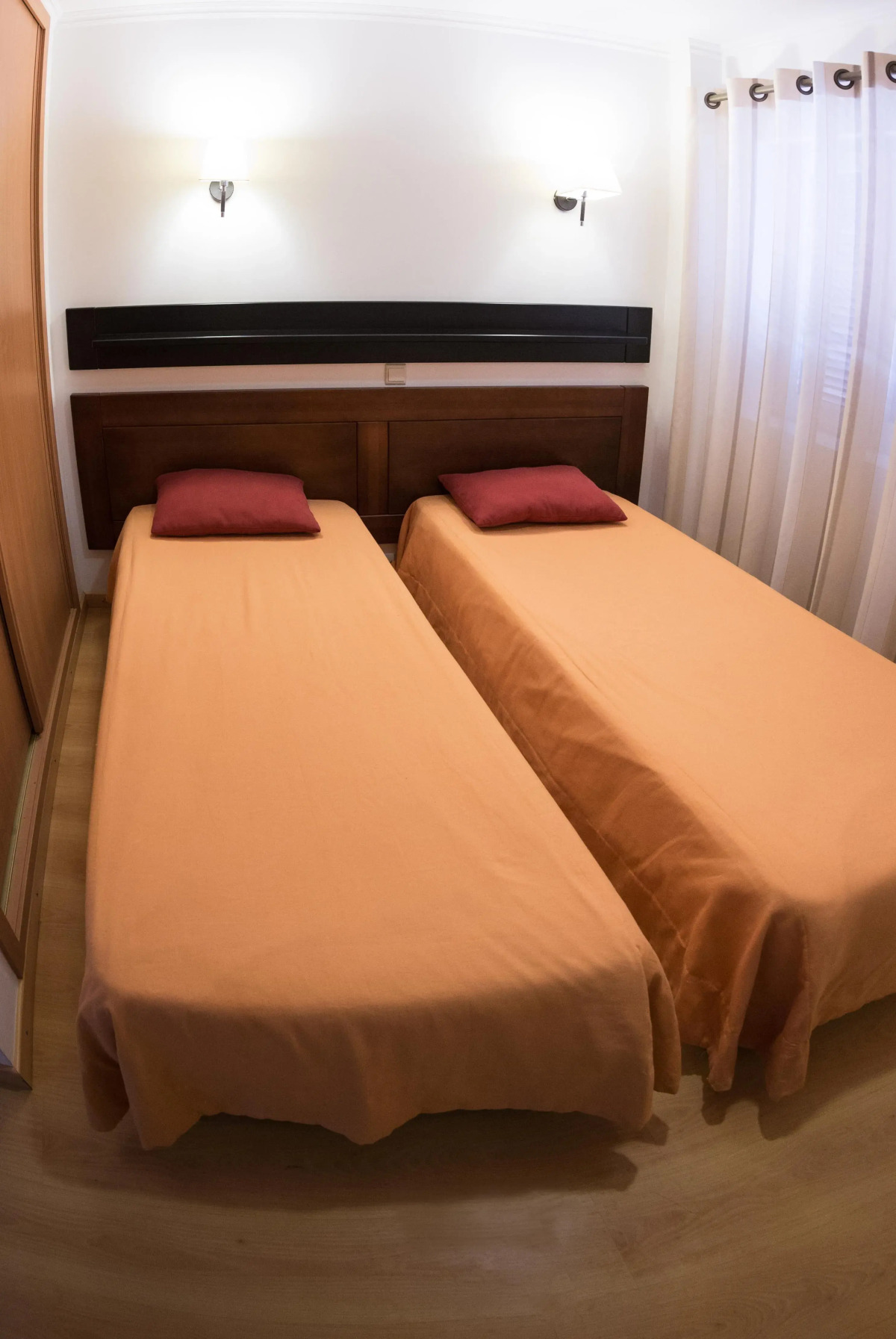 Parque Mourabel, Oasis Village, Pe do Lago