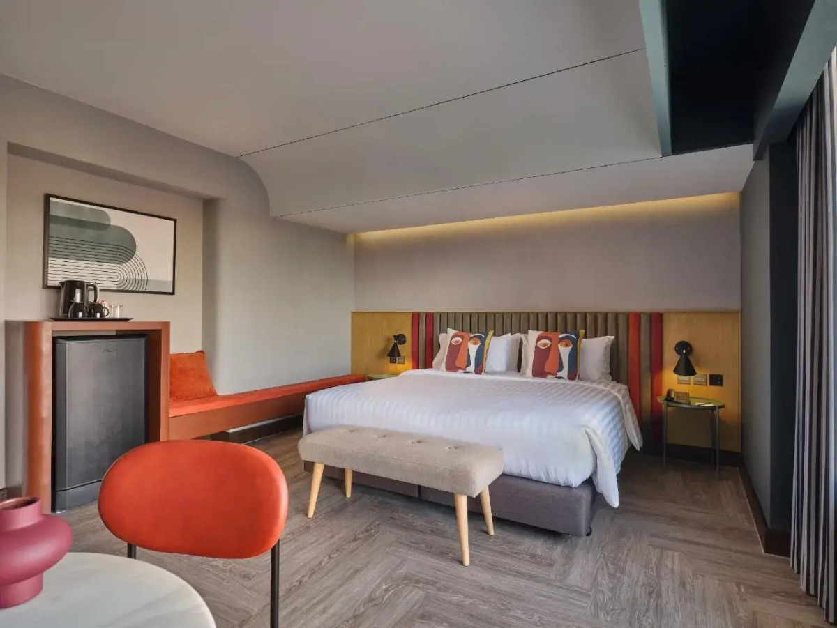 The Quarter Onnut by UHG