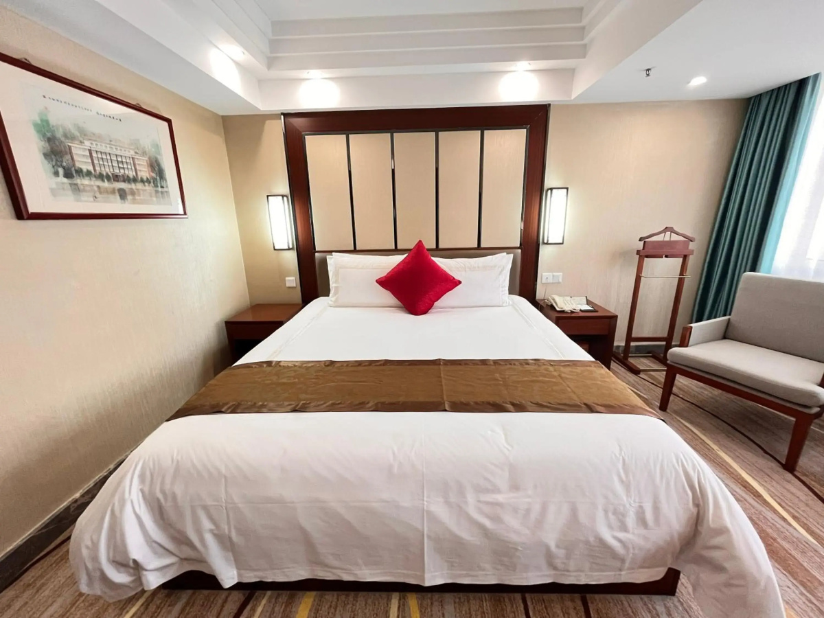 Skyline Plaza Hotel