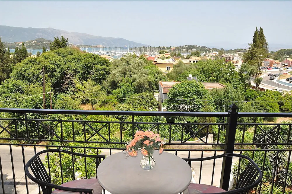 Hotel Pyrros