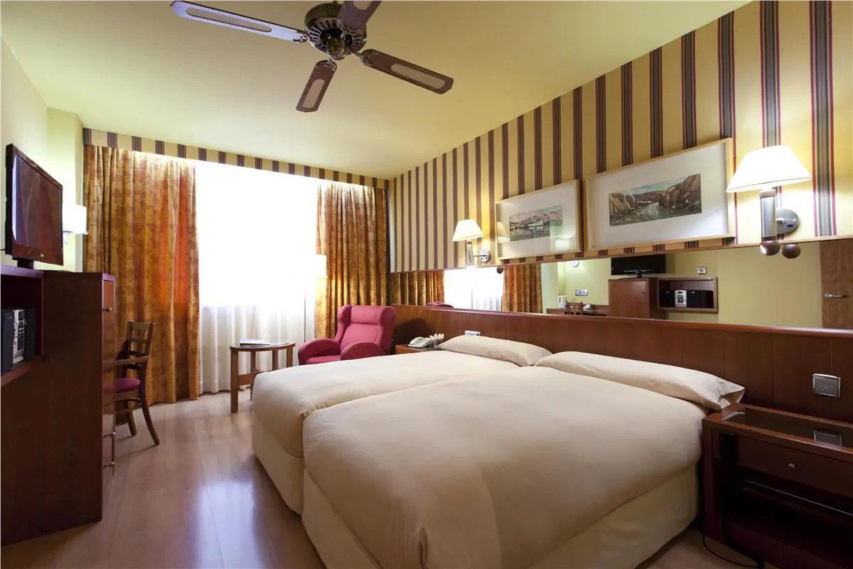 Отель Ilunion Les Corts Spa