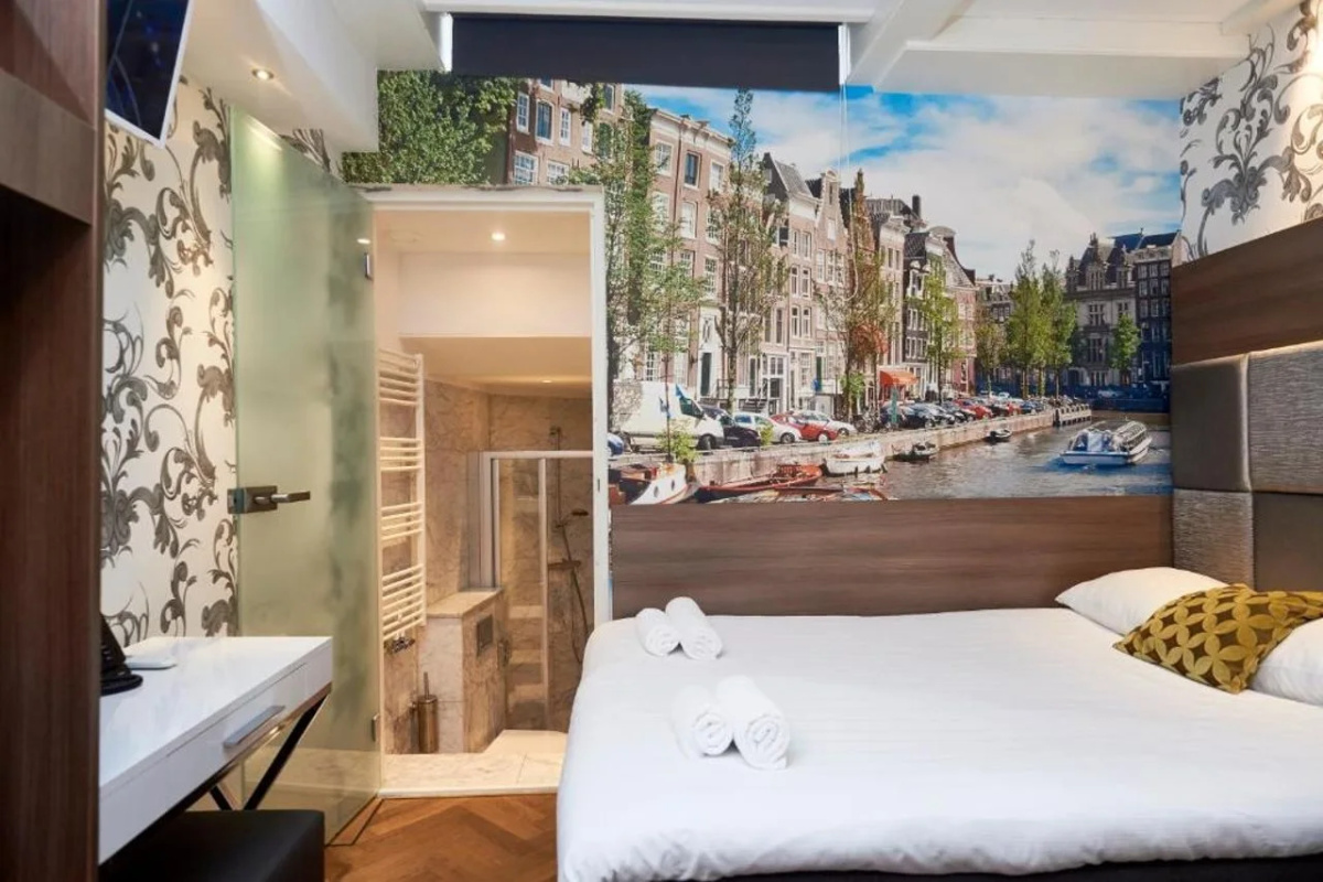 Townhouse Hotel