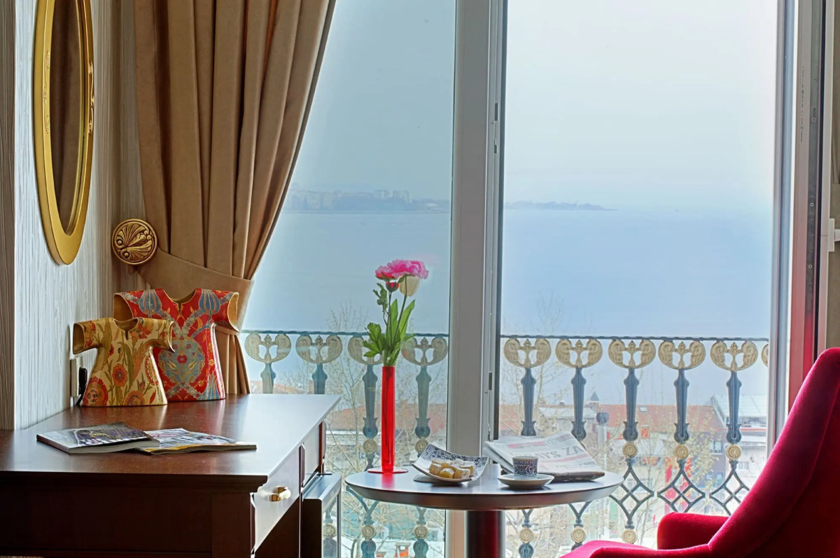 The Magnaura Palace Hotel