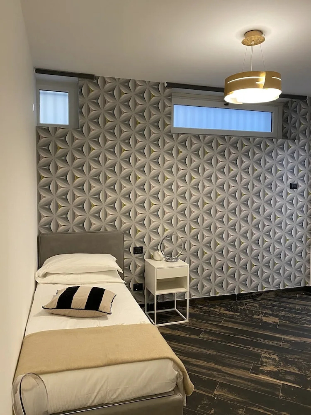 Gatto Bianco Le Mura