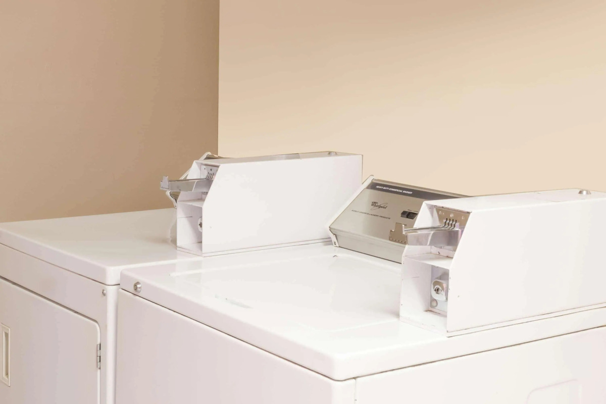 Howard Johnson by Wyndham Bakersfield