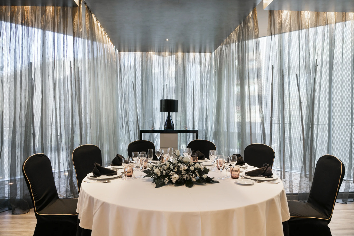 Отель Barcelona Condal Mar Affiliated by Meliá