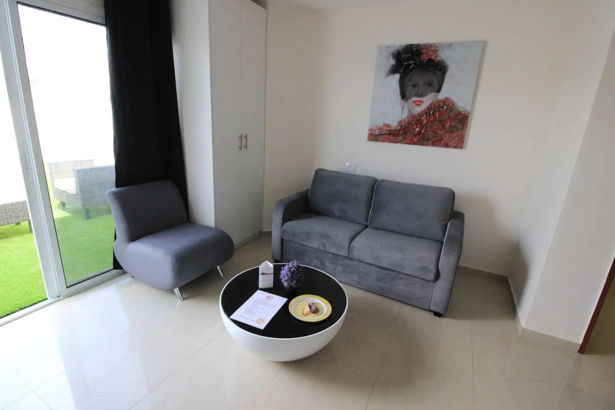 Rich Royal Suites