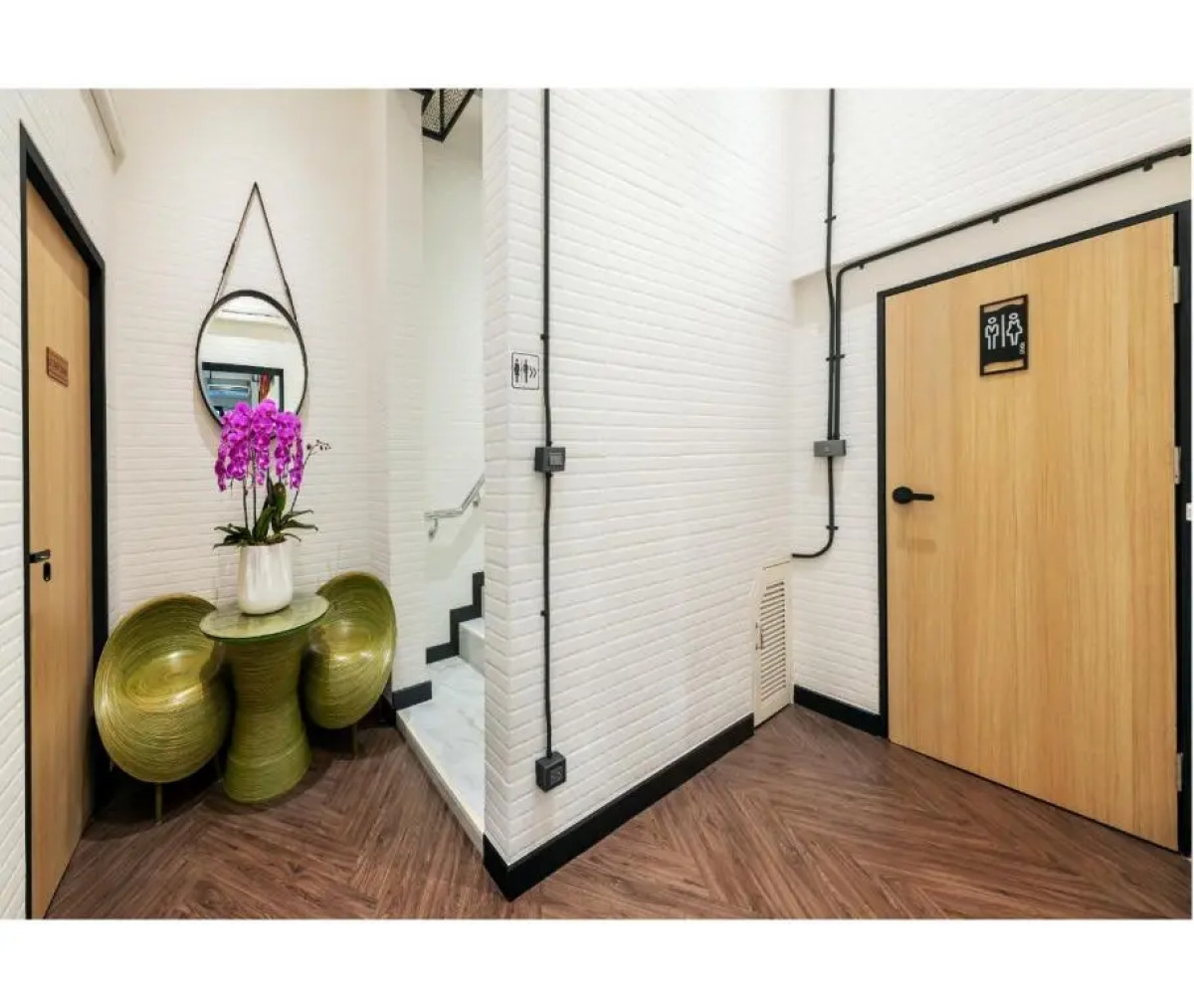 Siam Subway Hostel and Café