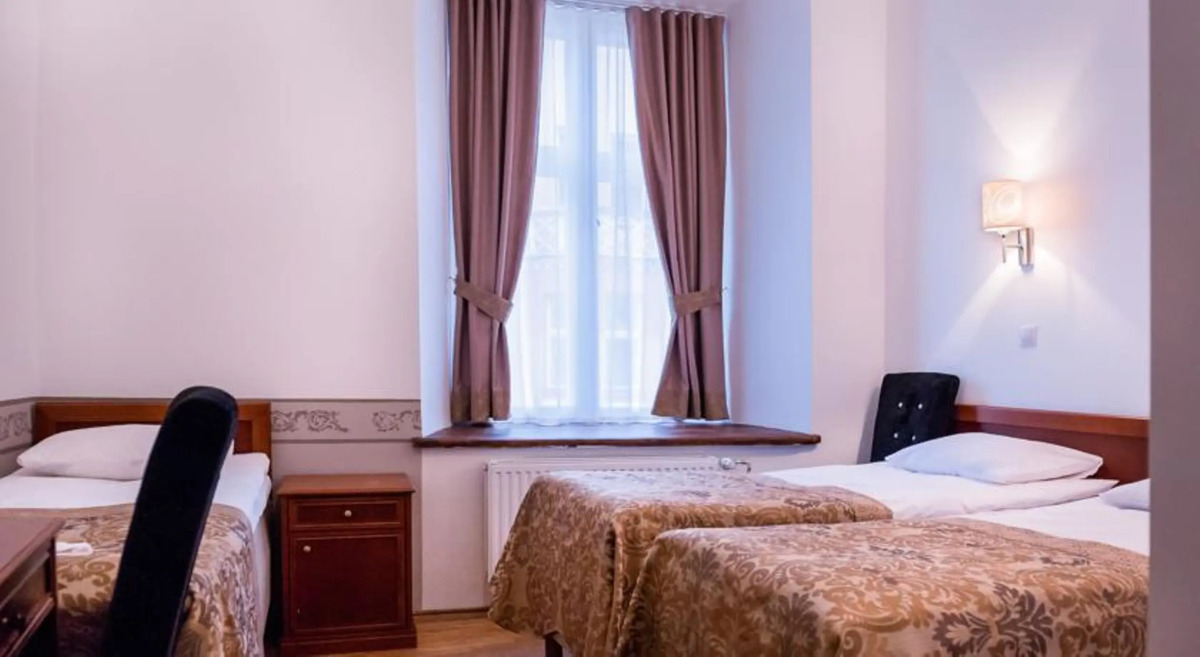 Отель Three Crowns Residents