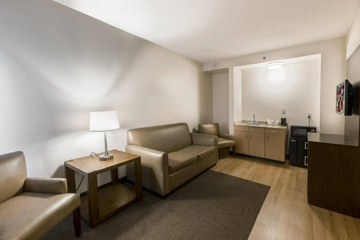 Red Roof Inn PLUS+ Long Island - Garden City