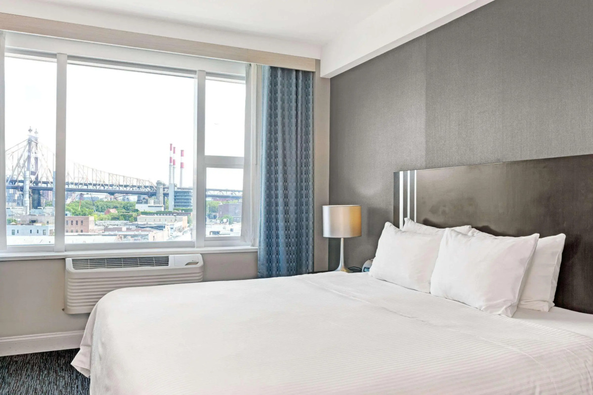 Wyndham Garden Long Island City Manhattan View Hotel