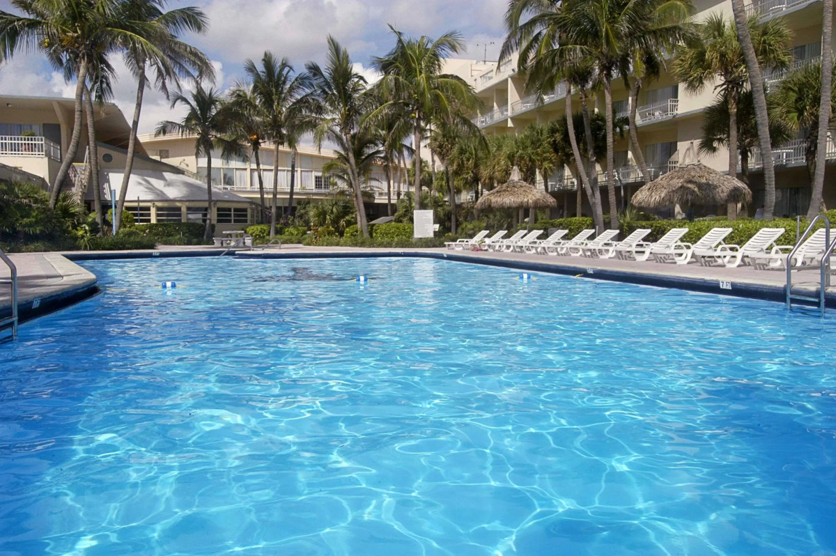 Days Hotel - Thunderbird Beach Resort