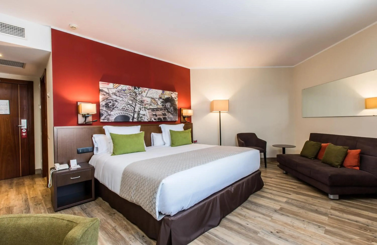 Отель Leonardo Hotel Barcelona Gran Via