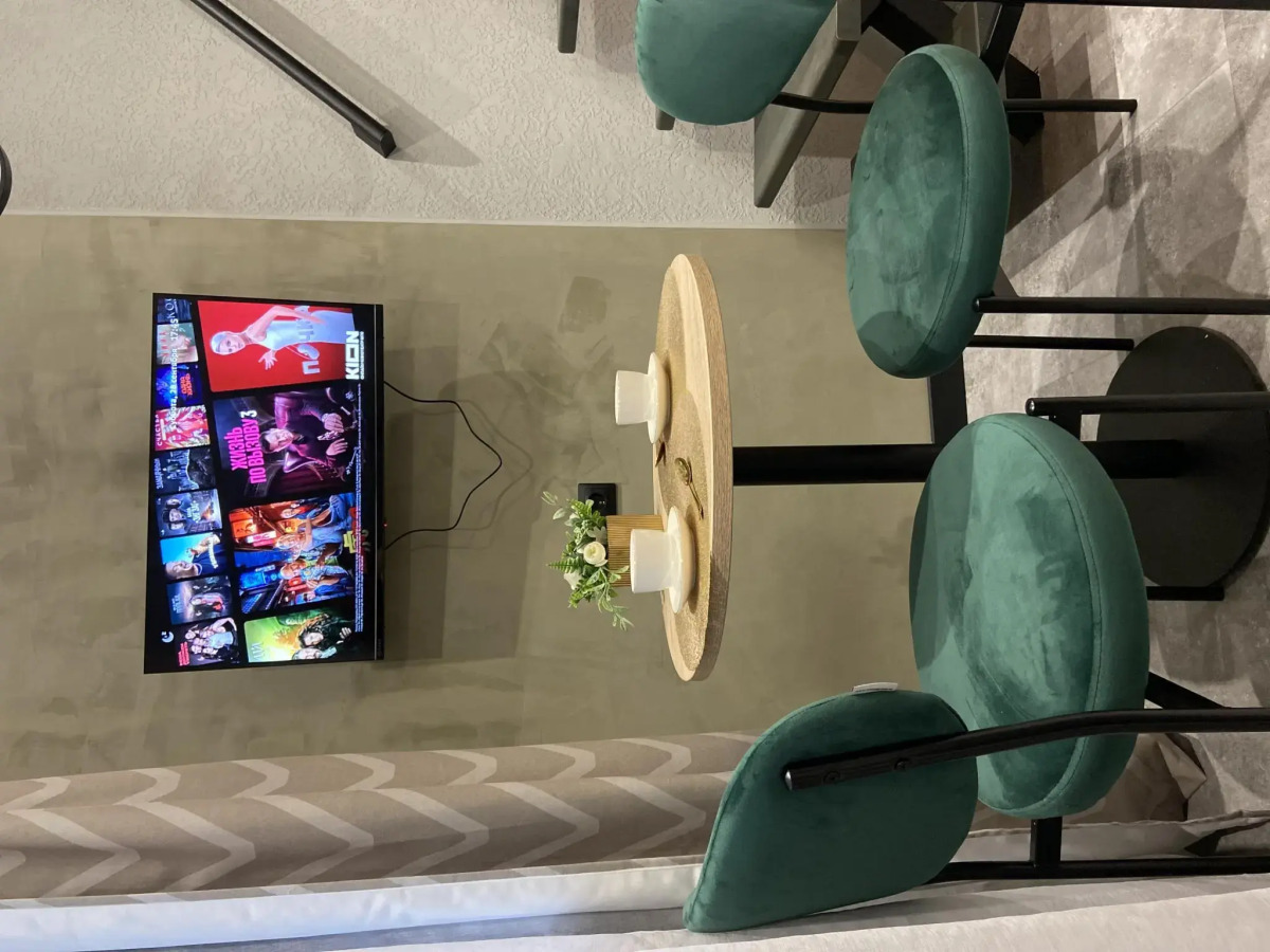 Апартаменты на Нижняя Первомайская 64