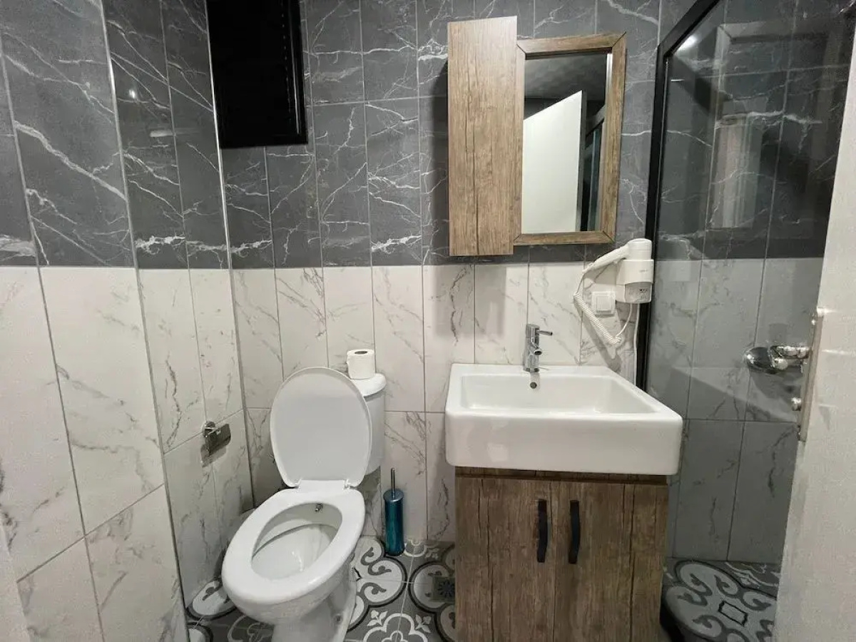 Seven City Hotel