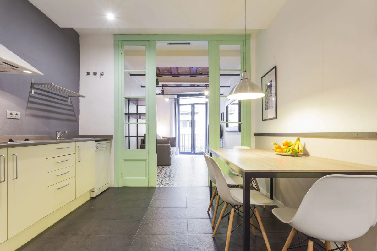 Liceu Apartments by gaiarooms