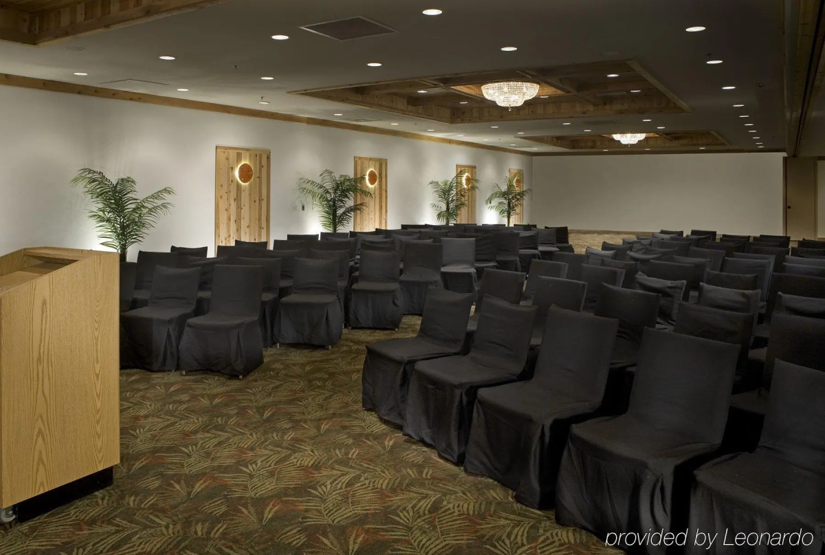 OYO Hotel & Casino (formerly Hooters Casino Hotel)