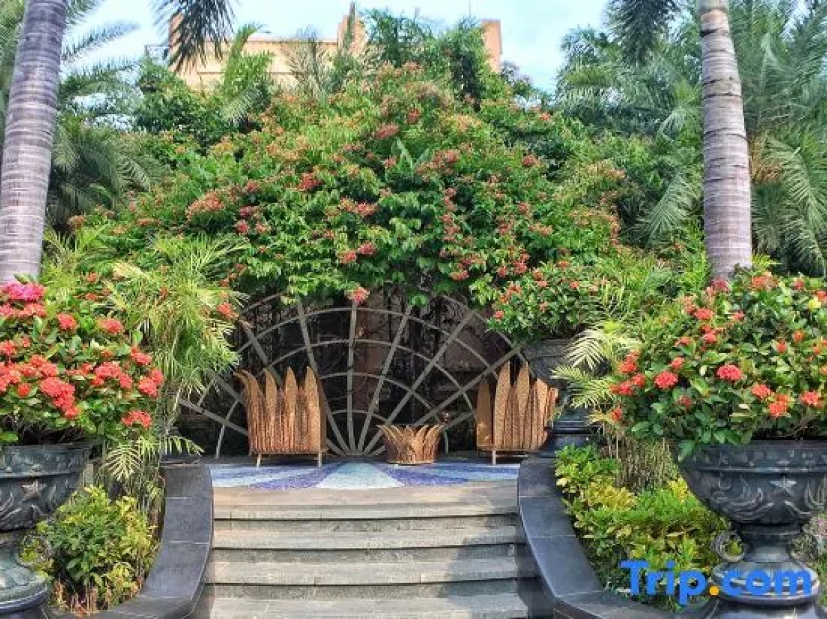 Yihai blue sky apartment (Lingshui Coral Sea store)