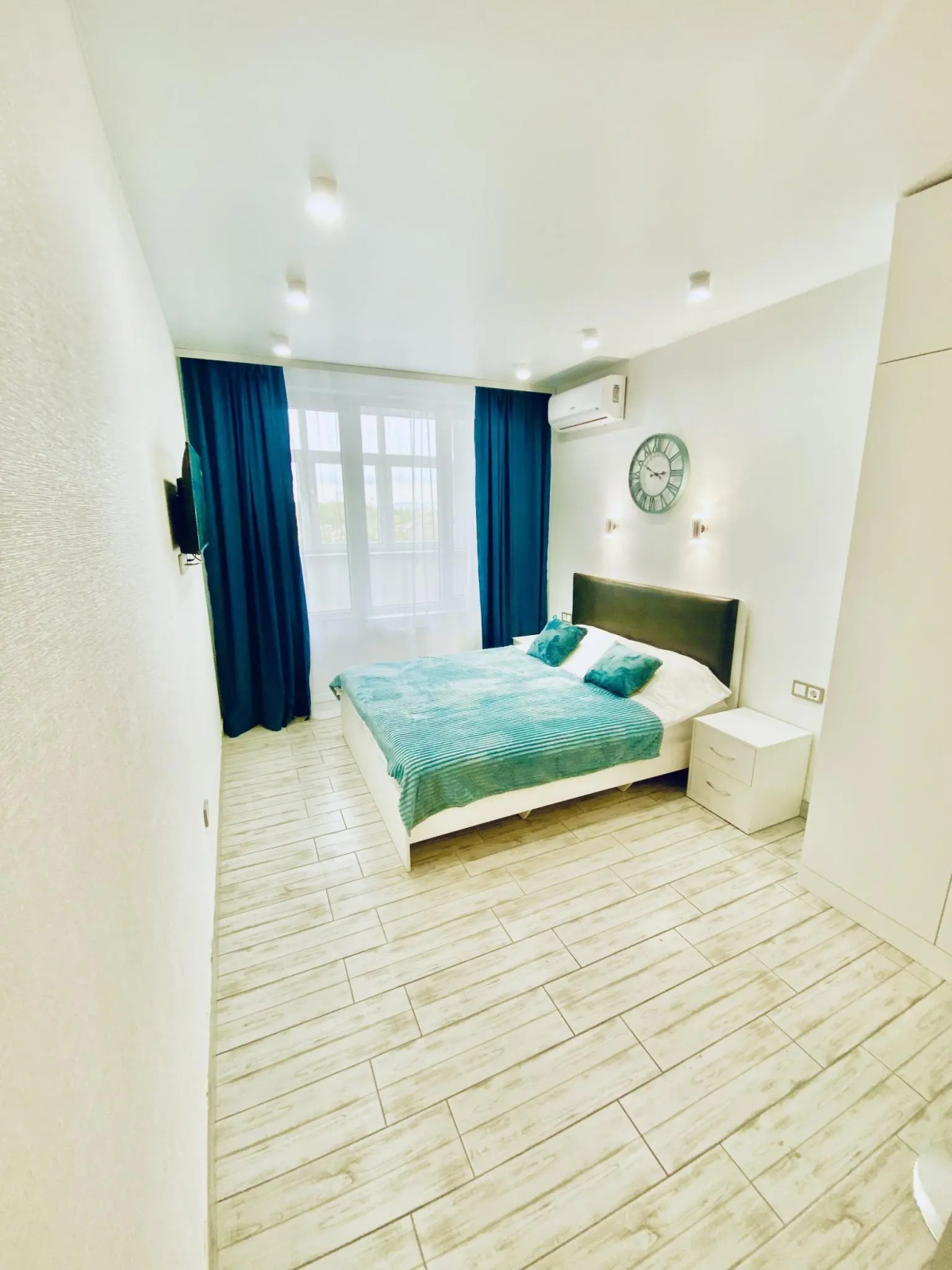 Вокруг света на улице Революции 1905 года