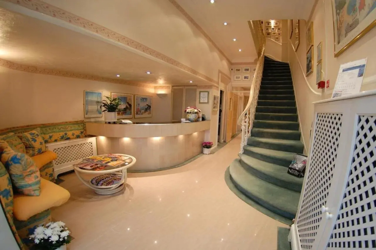 Отель Amsterdam