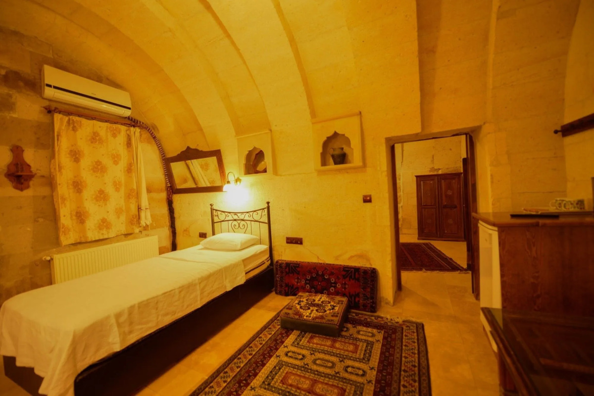 Vineyard Cave Hotel