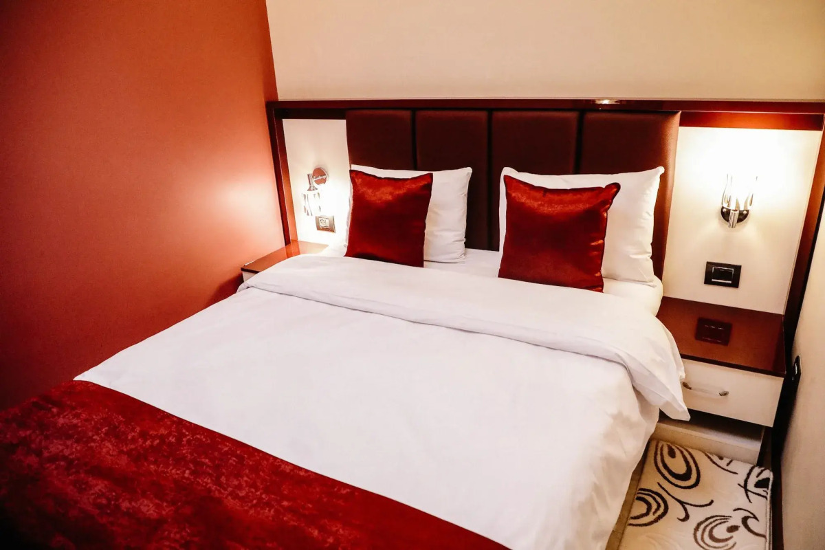 Отель Deluxe City