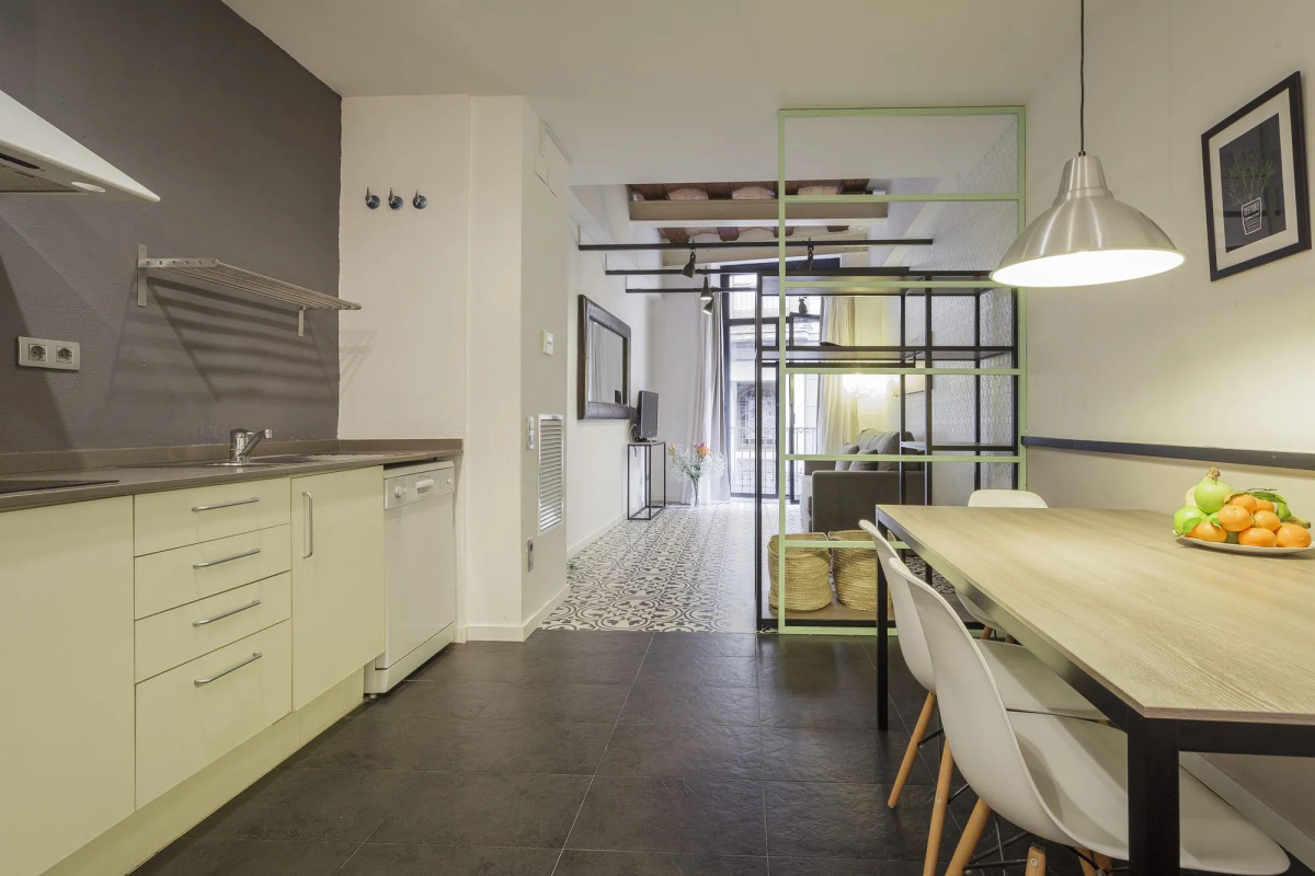 Liceu Apartments by gaiarooms