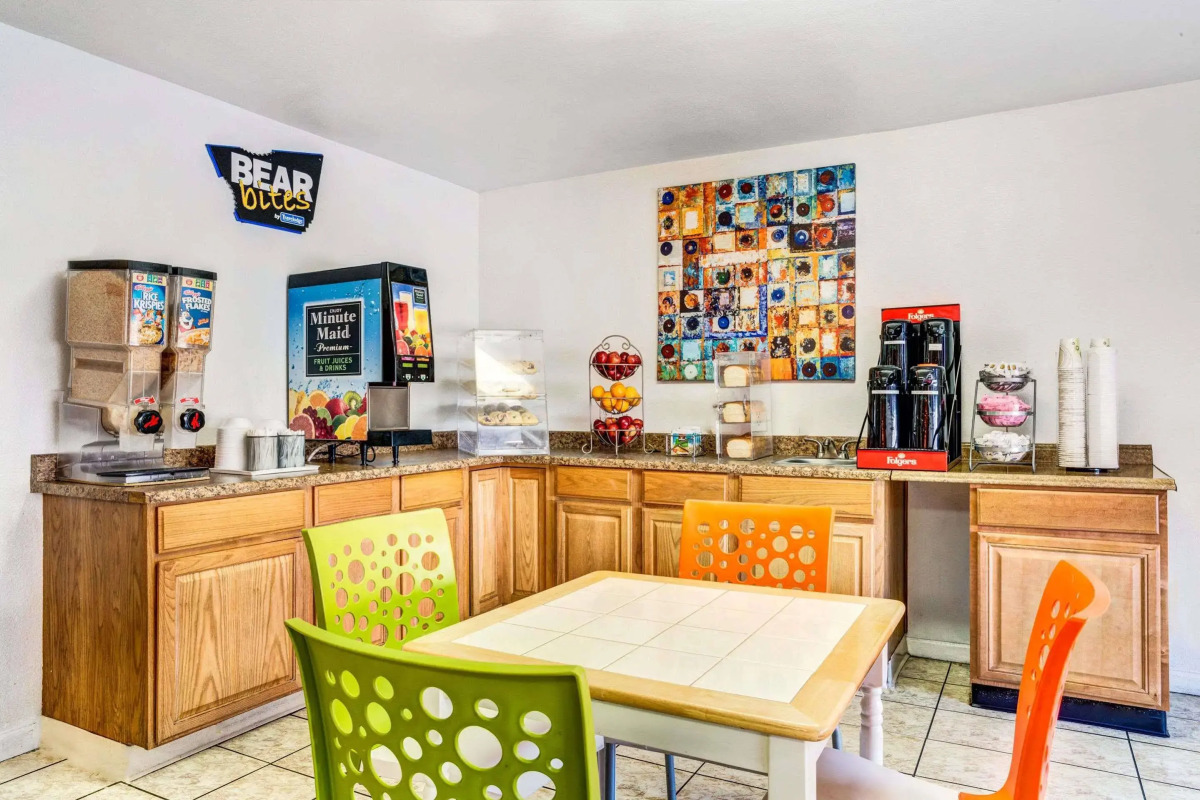 Travelodge Center Strip