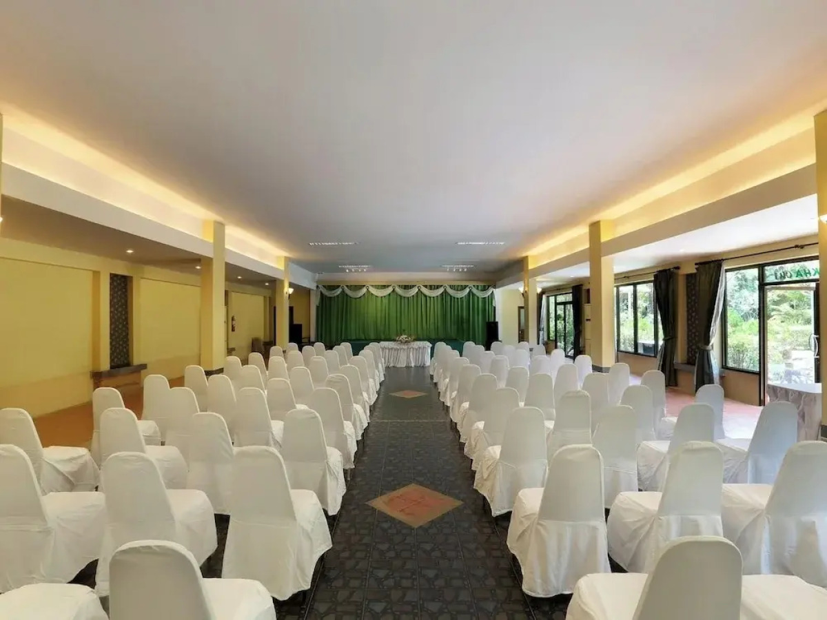 Hotel and Beach Bungalow at Lanta Resort