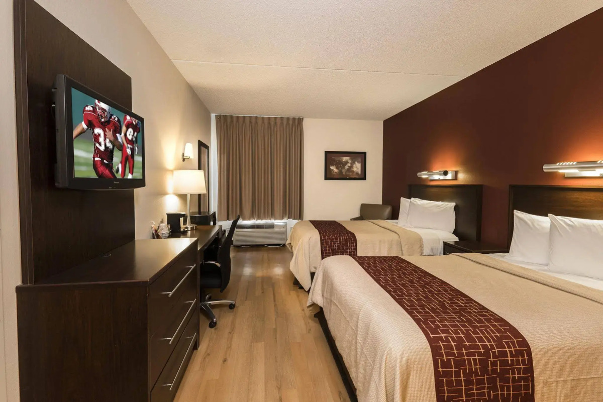 Red Roof Inn PLUS+ Long Island - Garden City