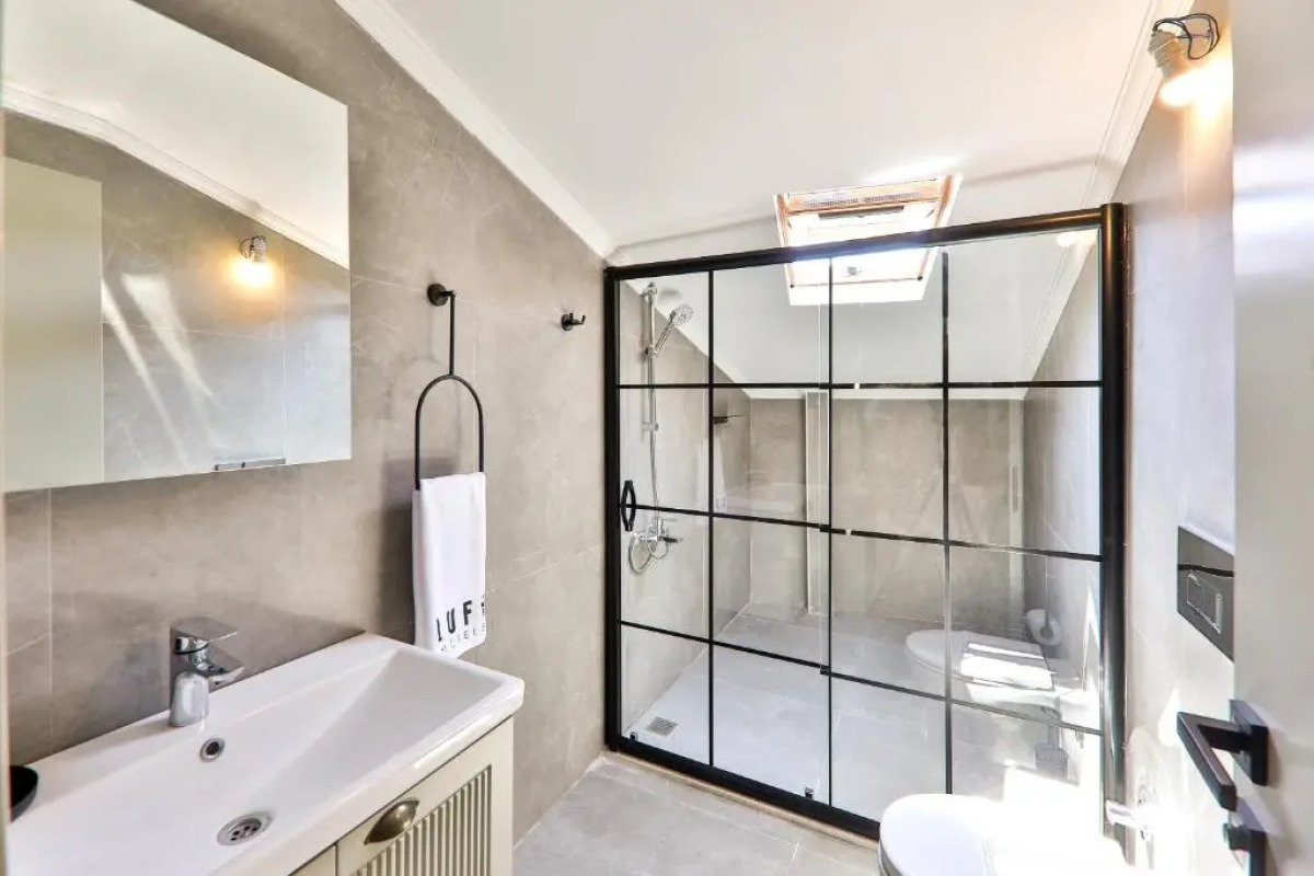 Отель Luff Suites